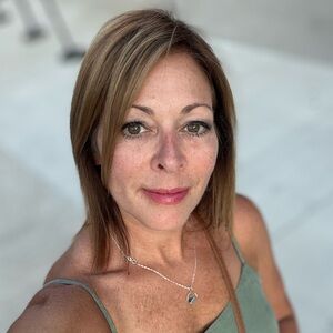 Meet your Posher, April